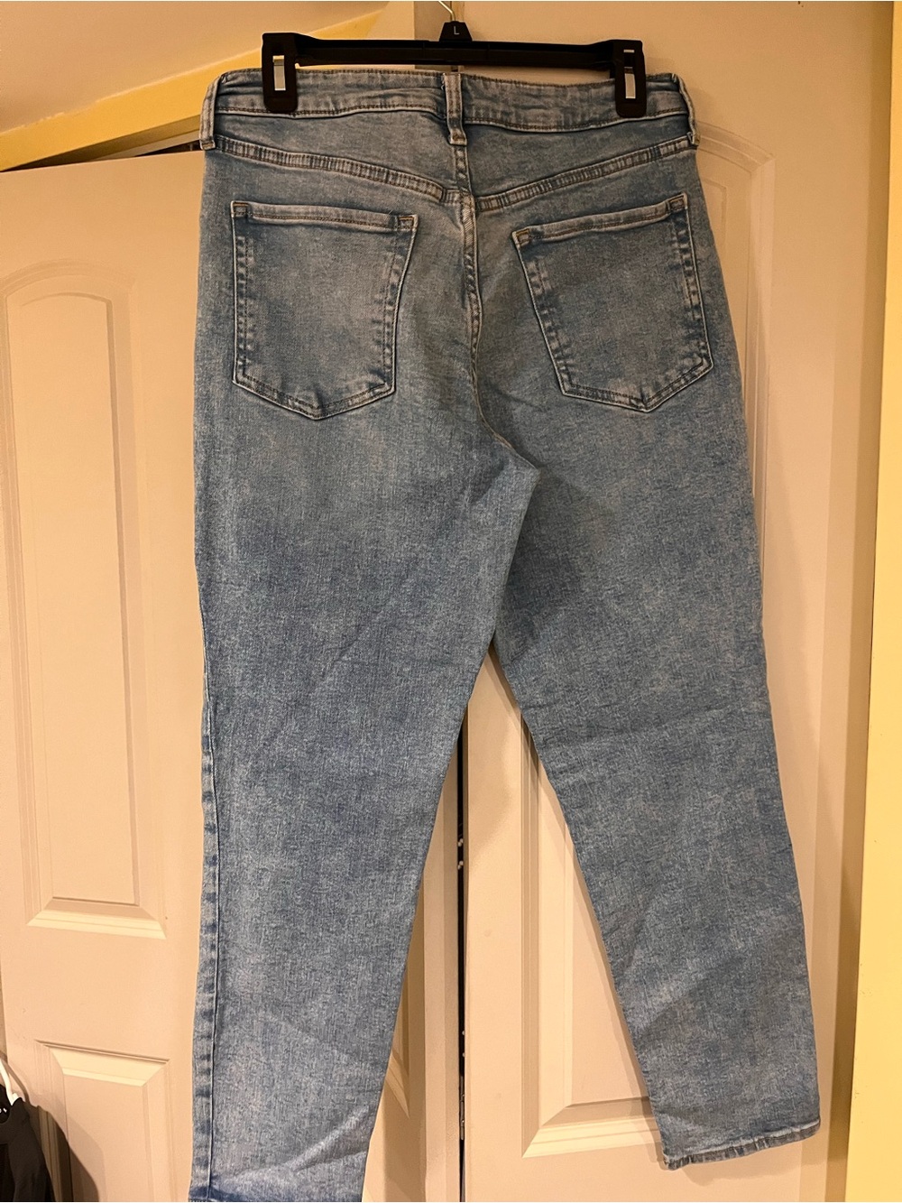 Old navy Light Wash Women’s Jeans - Classic High-Rise Button Fly - Picture 2 of 4